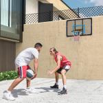 Basketbåge Basketkorg Väggmonterad Svart Röd av Stål och Nylon för Trädgård och Lekplats Väderbeständig Sportutrustning Robust 113 x 61 x 73 cm