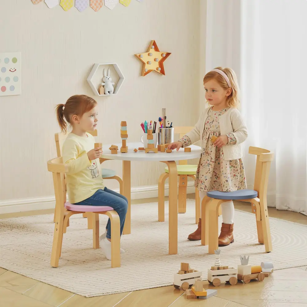 Barnbord och Stolar 5-delat Set i Lätt Massivt Trä