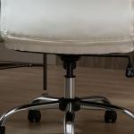 Ergonomisk Kontorsstol i Vitt Konstläder, Stilren Skrivbordsstol med Gungfunktion, Bekväm Arbetsstol för Hemmakontoret, Vit