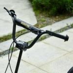 Sparkcykel med Luftdäck för Barn, Robust Skoter med Justerbart Styre, Säker Körning på Alla Underlag, Svart, 120 x 58 x 85-95 cm, 5 år+