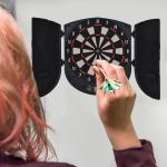 Elektronisk Darttavla med Röstmeddelanden, LED-skärmar, 6 Dart, 26 Spel och 185 Varianter, Dartmaskin med Dörr, för upp till 8 Spelare