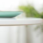 Matbord för 2 Personer med Rund Bordsskiva och Halkfria Fötter för Kök och Matsal Modern och Stabil Vit MDF och Stål 80 x 80 x 75 cm