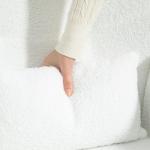 Gungstol Amningsstol med Teddy-Look Vit av Tyg och Trä för Sovrum och Vardagsrum Relaxstol med Svankkudde