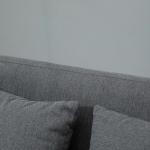 2-Sitsig Soffa med Fotstöd, Bekväm Loveseat i Sammet med Träben, Kompakt Tygsoffa för Vardagsrum, Grå