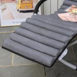 Ergonomisk Gungstol för Trädgård, Bekväm Relaxstol med Textilene-Sits, Väderbeständig Design för Uteplatsen, Mörkgrå, 145 x 74 x 88 cm