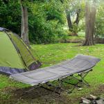 Hopfällbar Tältsäng med Madrass, Bekväm Campingsäng med Sidoficka, Robust Extrasäng för Gäster och Utflykt, Ljusgrå, 150 kg