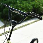 Barnskoter från 5 År Sparkcykel Stadsskoter 12 Tum Pneumatiska Däck Gummisparkbräda för Säkert Körkul